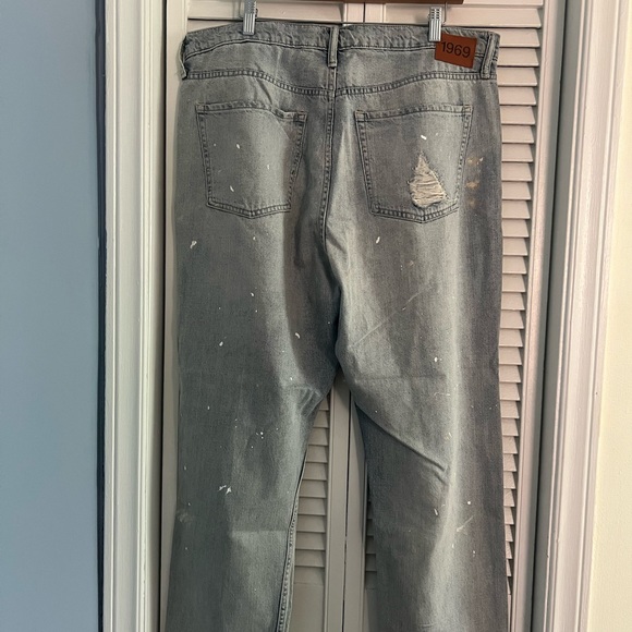 Gap Cheeky Straight Distressed Light Wash With Paint Splatter (Size 33) - Picture 3 of 9